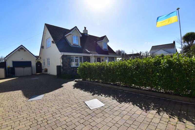 ** UNDER OFFER WITH MAWSON COLLINS ** Croeso, Rue Du Pont Vaillant